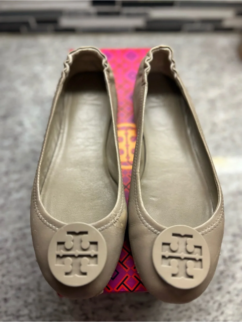 Tory Burch French Gray Leather Minnie Travel Logo Ballet Flats size 8